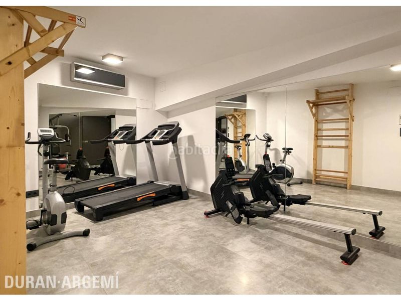 Foto 473a238f-de9c-4436-8470-e66afce964cc. Casa amb calefacció aparcament piscina a Barri del Centre Terrassa