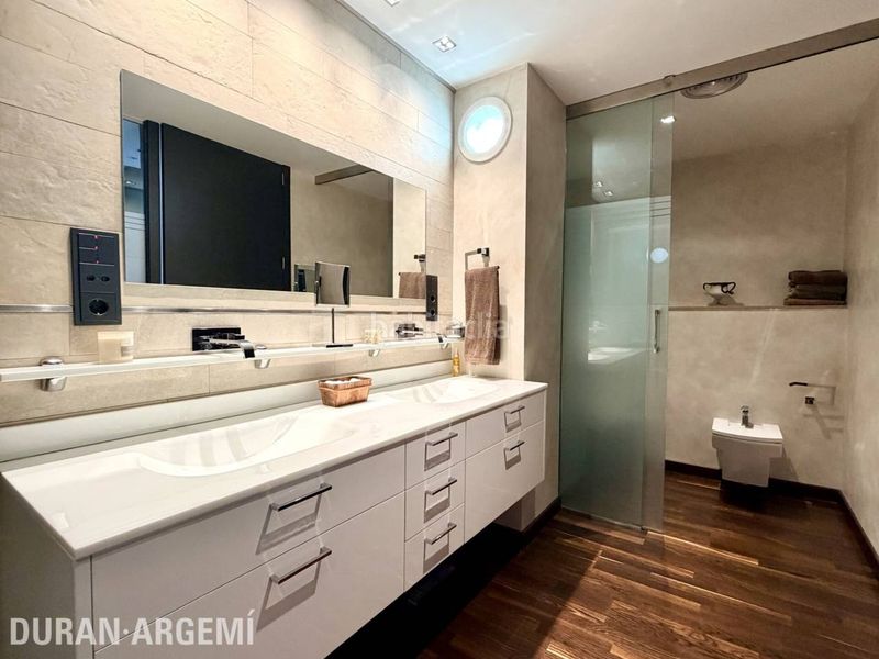 Foto 568688f0-4d3a-4475-ae43-75ac8b2875fe. Casa amb calefacció aparcament piscina a Barri del Centre Terrassa