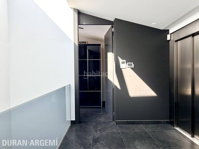 Foto 5c43372b-6482-4940-bcf8-b785f3ab46cd. Casa amb calefacció aparcament piscina a Barri del Centre Terrassa