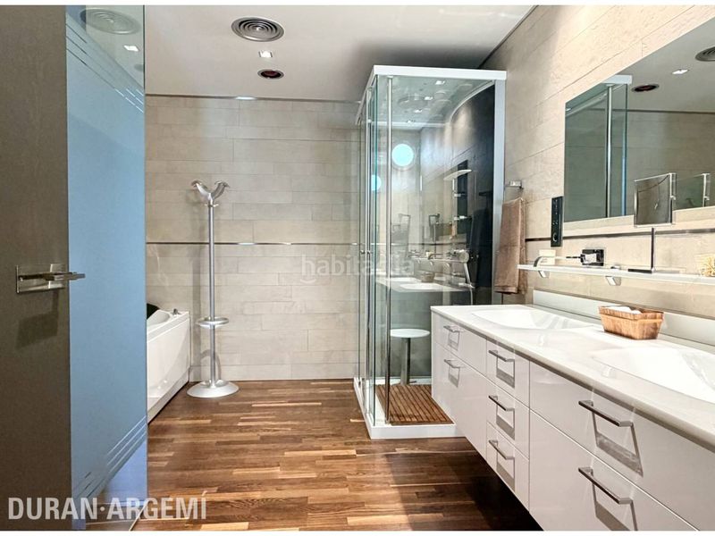 Foto 5f8e7773-2fc2-44d6-b7dd-803c01aa8d04. Casa amb calefacció aparcament piscina a Barri del Centre Terrassa