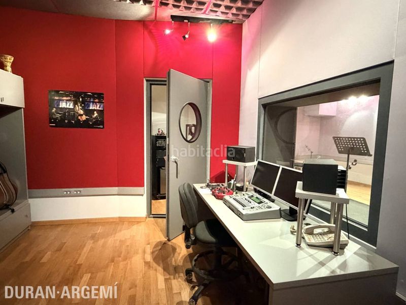 Foto 68c3cd0e-9acf-443b-b49b-195f4876f549. Casa amb calefacció aparcament piscina a Barri del Centre Terrassa