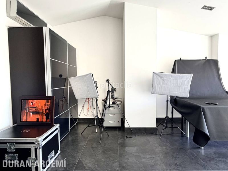 Foto 7a18ba91-9b8b-4210-96fc-b9a625042c4a. Casa amb calefacció aparcament piscina a Barri del Centre Terrassa