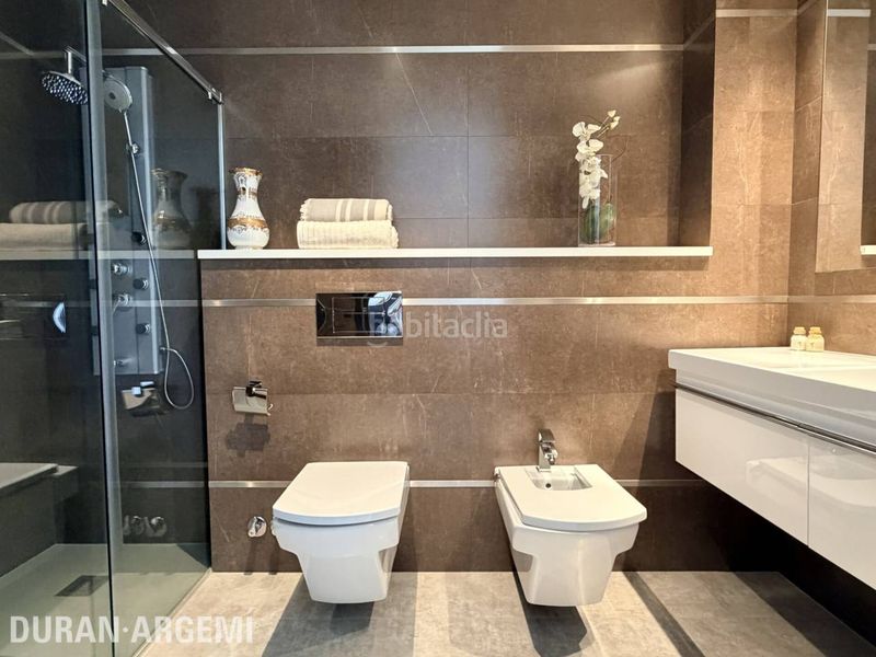 Foto 7cd05f61-13be-4d74-98f8-bd530f6f08d7. Casa amb calefacció aparcament piscina a Barri del Centre Terrassa