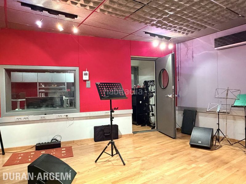 Foto 83189cd2-0336-4630-b152-c1390c0c8012. Casa amb calefacció aparcament piscina a Barri del Centre Terrassa