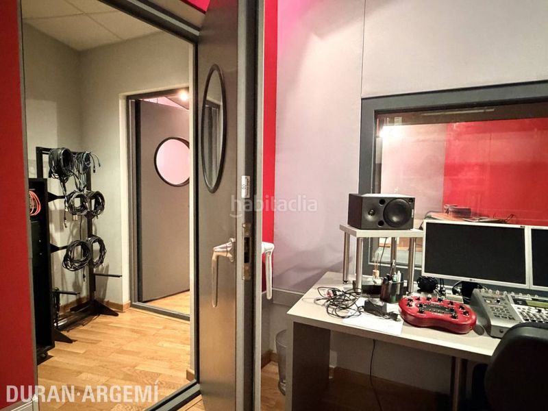 Foto 8c701e7b-78bf-4ff6-8d02-0adef0b5ec21. Casa amb calefacció aparcament piscina a Barri del Centre Terrassa