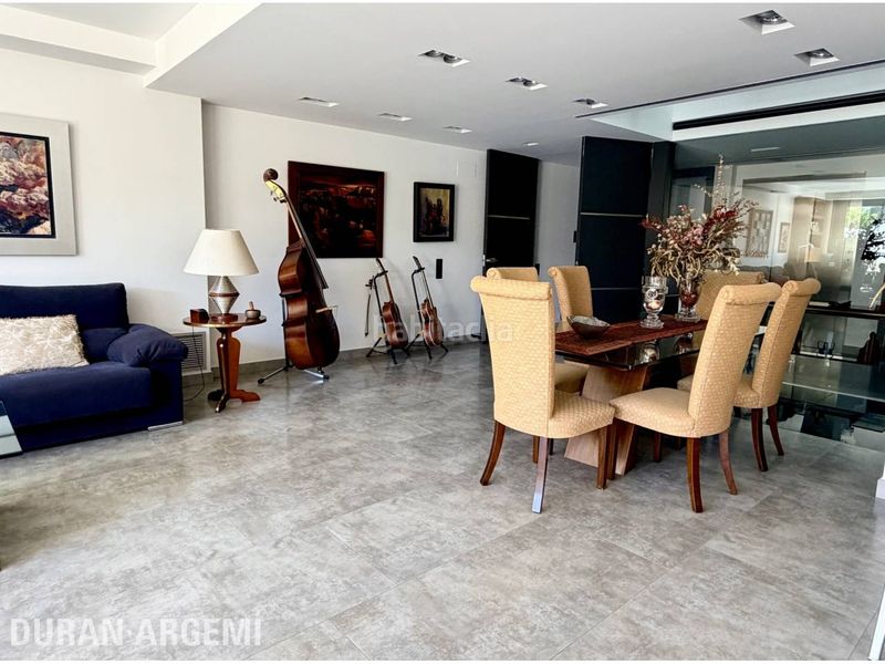 Foto 975a5023-6fa5-455e-8f0f-3422bfc9a75a. Casa amb calefacció aparcament piscina a Barri del Centre Terrassa