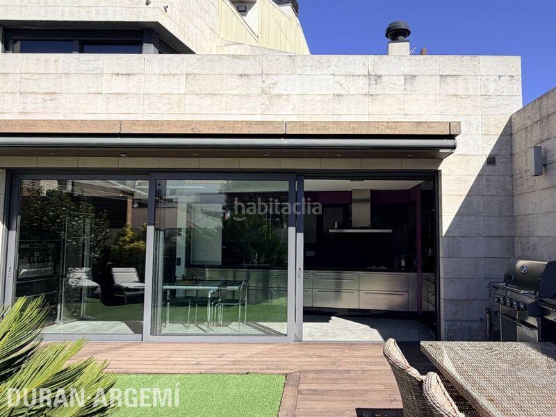 Foto 98a2ead9-68e1-4a84-a562-bfea3f7f8d49. Casa amb calefacció aparcament piscina a Barri del Centre Terrassa