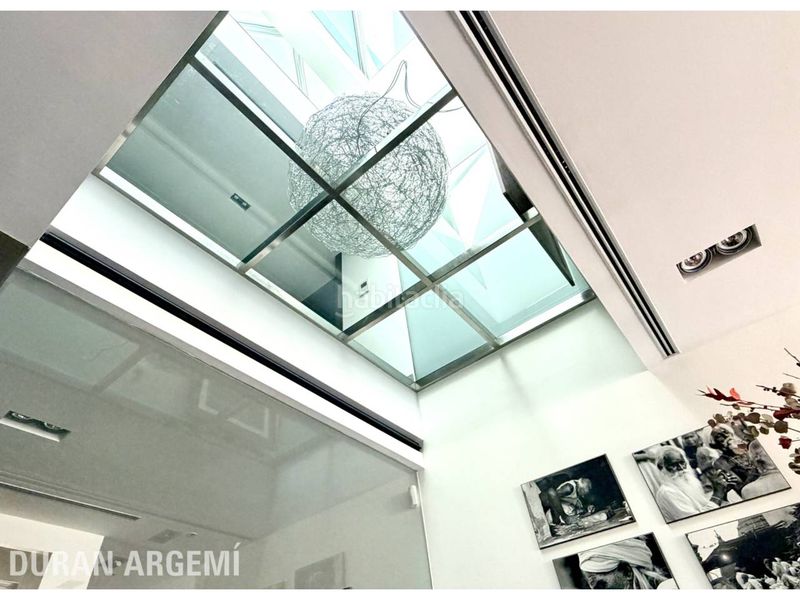 Foto b62f2c08-859c-4c61-9bd2-41a3d031e9eb. Casa amb calefacció aparcament piscina a Barri del Centre Terrassa