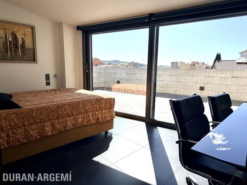 Foto bfddcedd-e3a4-4a0d-9b95-334ca1cd5a34. Casa amb calefacció aparcament piscina a Barri del Centre Terrassa