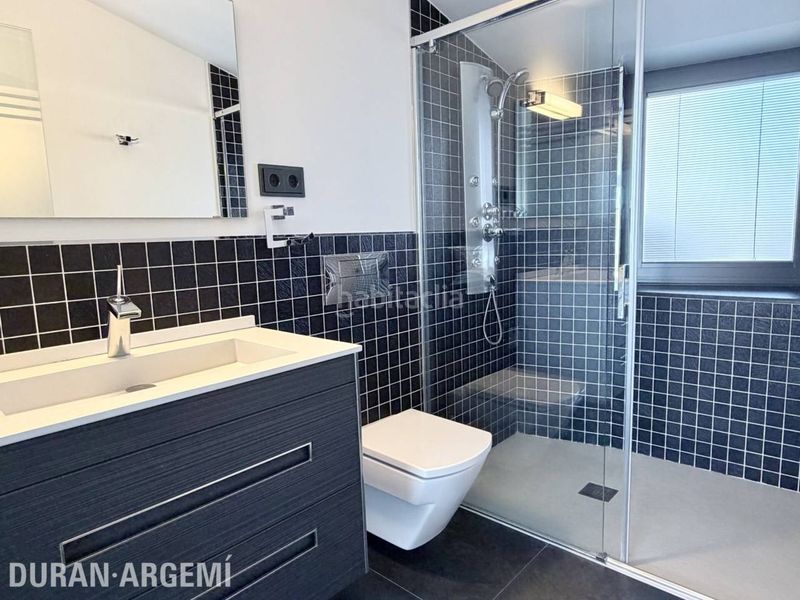 Foto c5990f57-b20c-4aae-b406-01b532a729b7. Casa amb calefacció aparcament piscina a Barri del Centre Terrassa