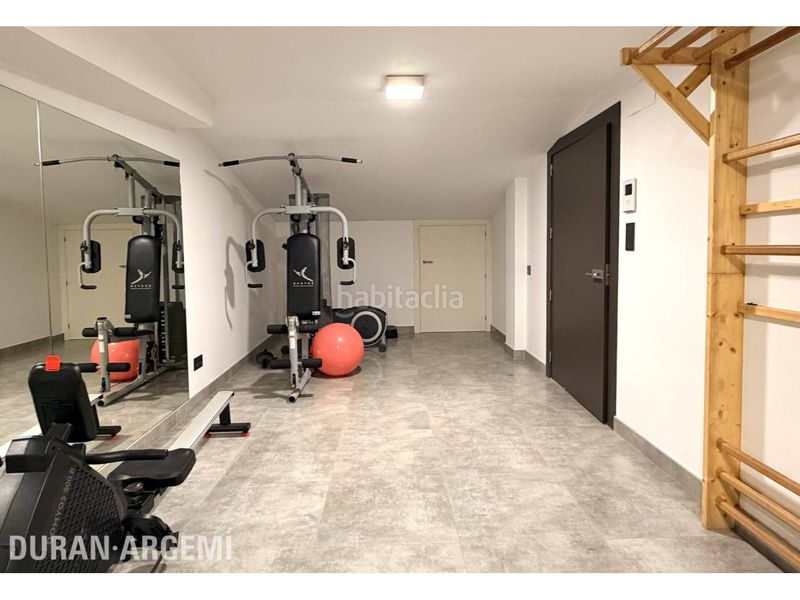 Foto cbe4f71c-0715-4b99-86df-2d11fbfb26ff. Casa amb calefacció aparcament piscina a Barri del Centre Terrassa