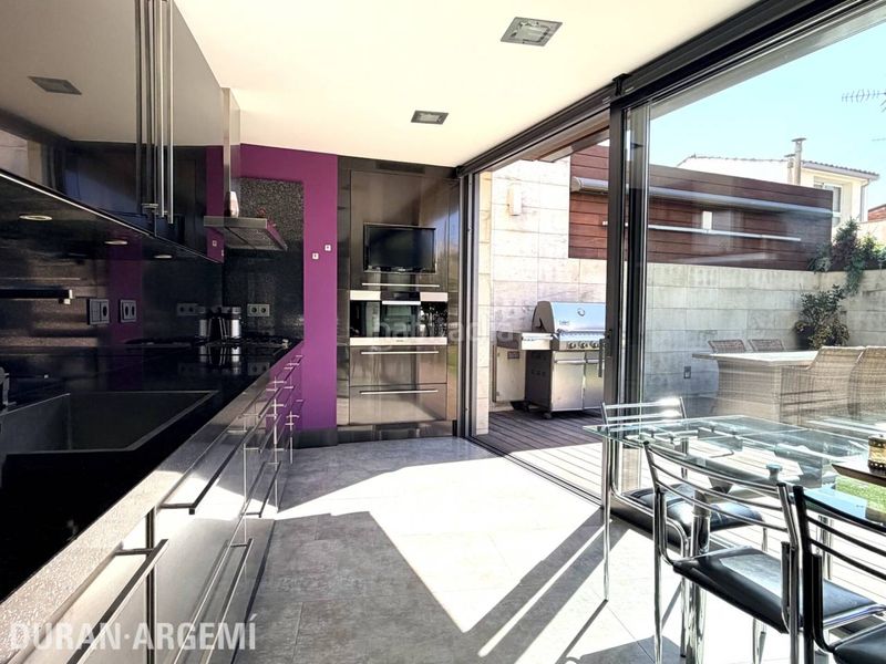 Foto cd43808c-eaeb-4388-860f-1719da36836c. Casa amb calefacció aparcament piscina a Barri del Centre Terrassa