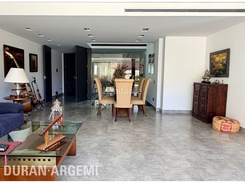 Foto ce246bba-bb83-4a30-ae8c-ab008b2e8bc9. Casa amb calefacció aparcament piscina a Barri del Centre Terrassa