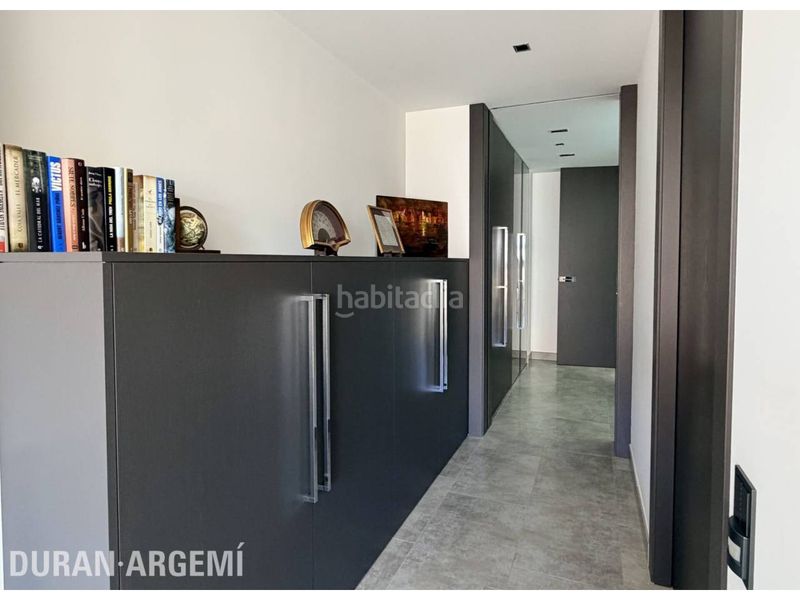 Foto e758a9bd-0f6e-46c2-a2b5-3bcb45c577ec. Casa amb calefacció aparcament piscina a Barri del Centre Terrassa