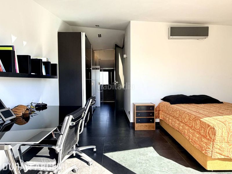 Foto eb35e058-4422-42b2-be94-27e7f64c24e3. Casa amb calefacció aparcament piscina a Barri del Centre Terrassa