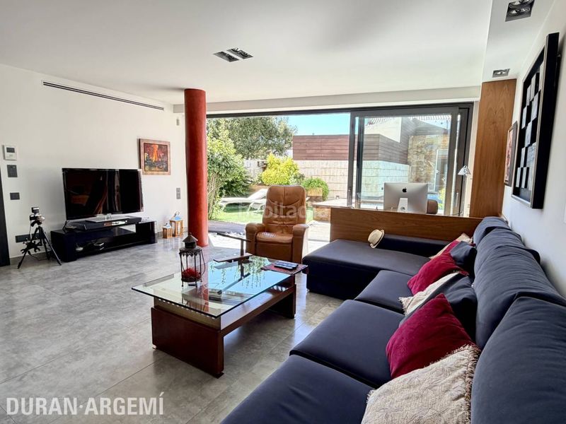 Foto ec013077-e95d-4afe-957b-17d1967530e0. Casa amb calefacció aparcament piscina a Barri del Centre Terrassa