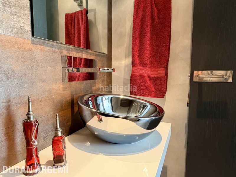 Foto ec2eb2e5-6b99-43d6-b980-a92020645230. Casa amb calefacció aparcament piscina a Barri del Centre Terrassa