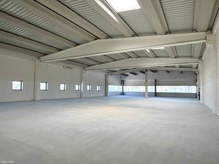 Rent Industrial building  Calle saturn. Nave en alquiler en terrassa