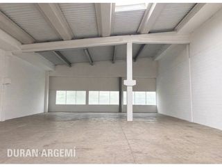 Affitto Capannone industriale  Calle saturn. Nave en alquiler en terrassa