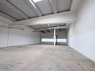 Rent Industrial building  Calle saturn. Nave en alquiler en terrassa