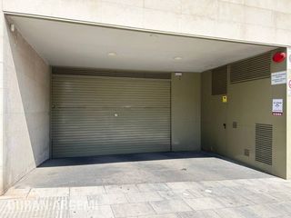 Location Parking voiture  Plaza del celler. Garatge en alquiler en cementiri vell08222