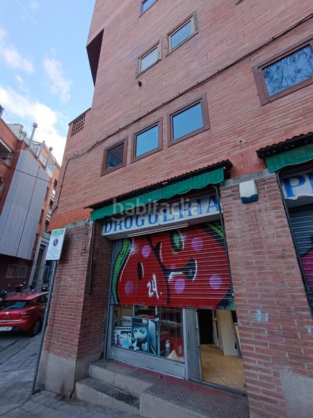 Foto ea8fcd25-2042-47fc-afad-36c22b4f4235. Local comercial a carrer de gènova 25 a Guinardó Barcelona