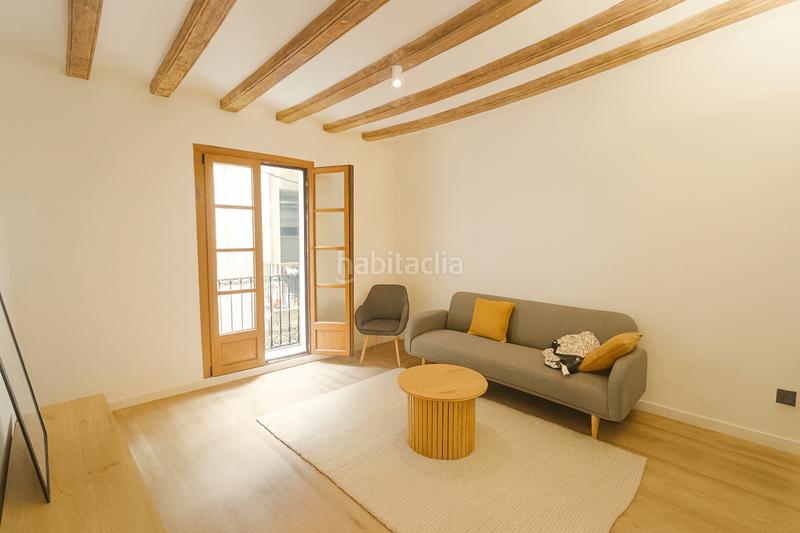 Foto 04648865-a6b0-4ba1-9b6a-e4de5adb5ea5. Piso  recién reformado con 3 balcones en Gòtic Barcelona