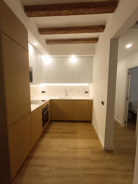 Foto 0480ab26-7eba-4fbd-beaf-a43e61b9e5ca. Piso  recién reformado con 3 balcones en Gòtic Barcelona