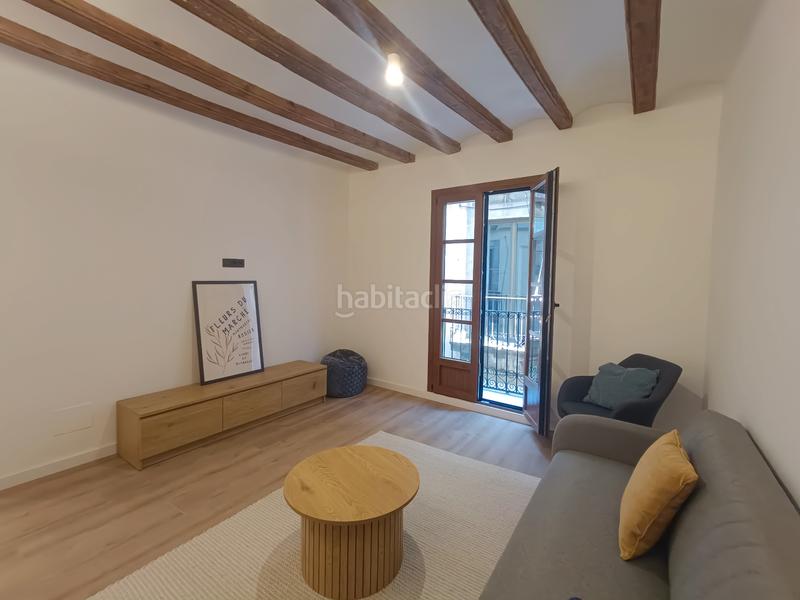 Foto 29b8d9bf-8a05-409a-8670-6b014a7178dc. Piso  recién reformado con 3 balcones en Gòtic Barcelona