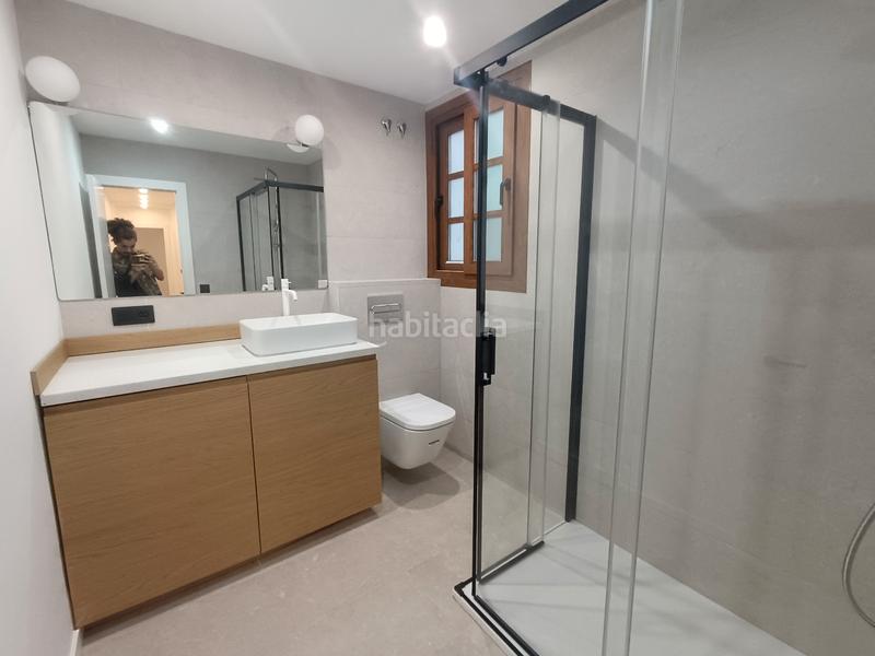 Foto 3096ba34-33ee-461c-9426-73771216e250. Piso  recién reformado con 3 balcones en Gòtic Barcelona