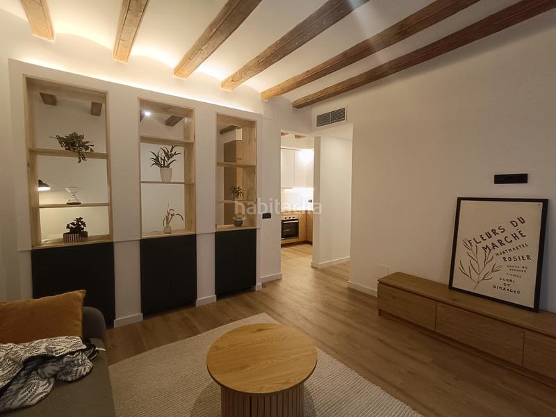 Foto 6708c69a-f27c-47c2-8c81-d7aa31b9f9d2. Piso  recién reformado con 3 balcones en Gòtic Barcelona