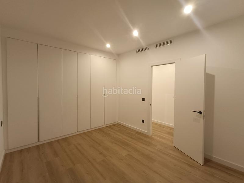 Foto ba19c81c-bcb8-4b59-8eb9-6210c8ceaea7. Piso  recién reformado con 3 balcones en Gòtic Barcelona