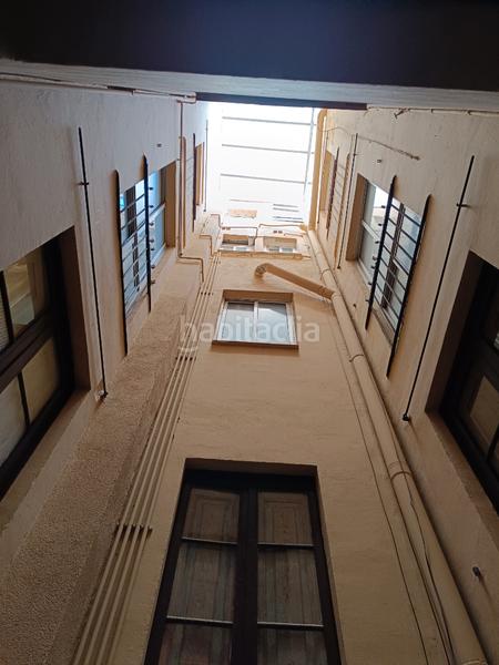 Foto bb820550-d14d-4468-b102-ed2cc9756ae9. Piso  recién reformado con 3 balcones en Gòtic Barcelona