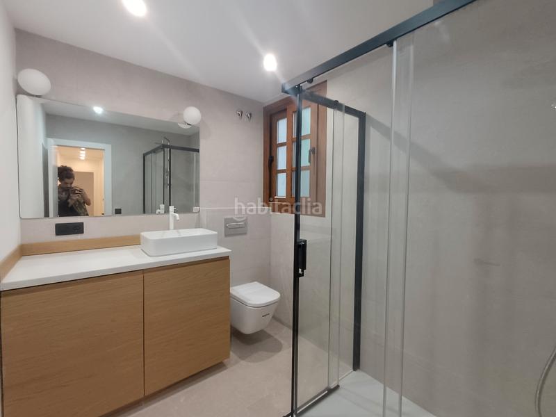 Foto e9c9ceb8-64fa-40b9-bc53-d571ae88a45f. Piso  recién reformado con 3 balcones en Gòtic Barcelona