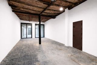 Local Comercial a Carrer de l'argenter 22. Local c�ntrico con techos altos