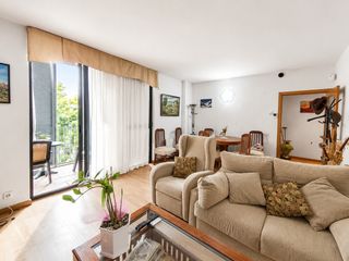 Piso  Carrer de llan��. Magn�fica vivienda de 106 m� construidos en collblanc (l'hospita