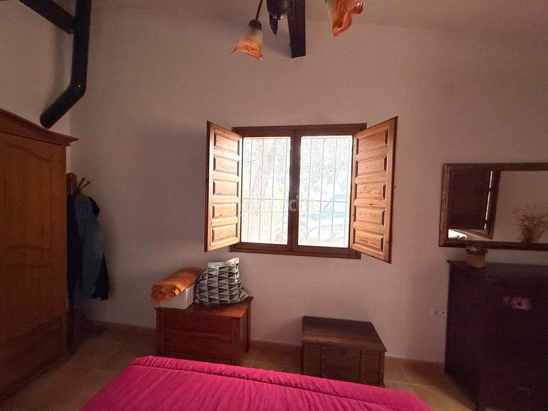 Foto 0367368b-753f-4612-8b30-dc98b275423f. Masia amb xemeneia calefacció a Sella