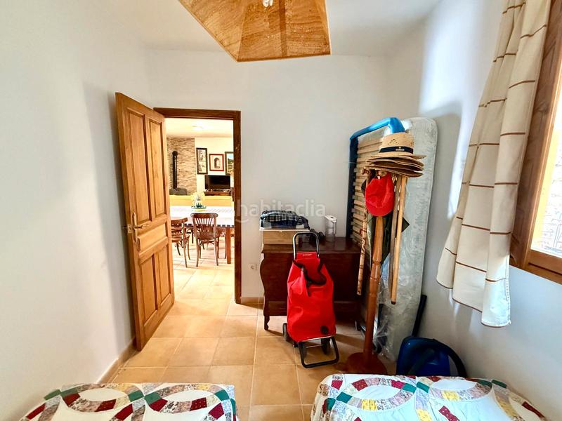 Foto 07d40ad6-53fd-4ac1-8a8e-f4d9de14c4fd. Masia amb xemeneia calefacció a Sella