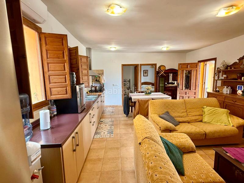 Foto 3bbf8a7a-7e4a-472c-b3b0-b4fe6859ce5d. Masia amb xemeneia calefacció a Sella