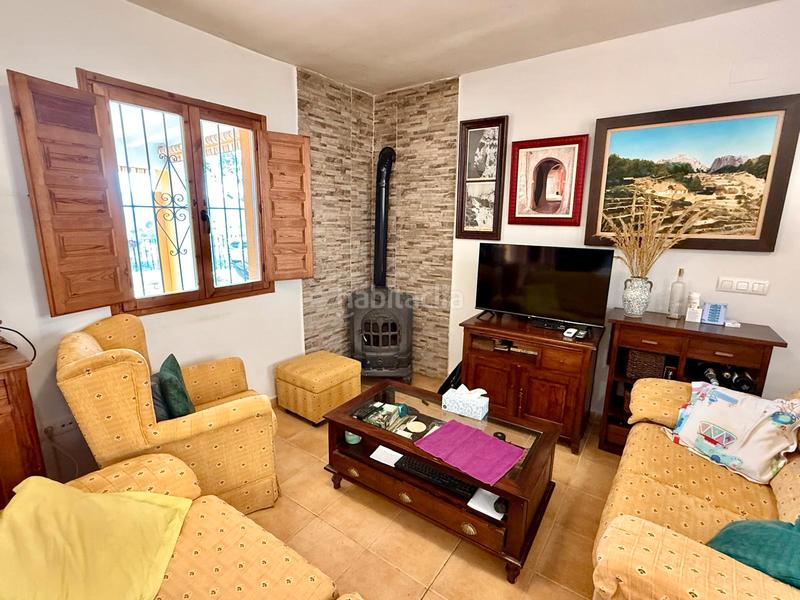 Foto 6e151d4d-d89d-4b59-95e4-680738401242. Masia amb xemeneia calefacció a Sella