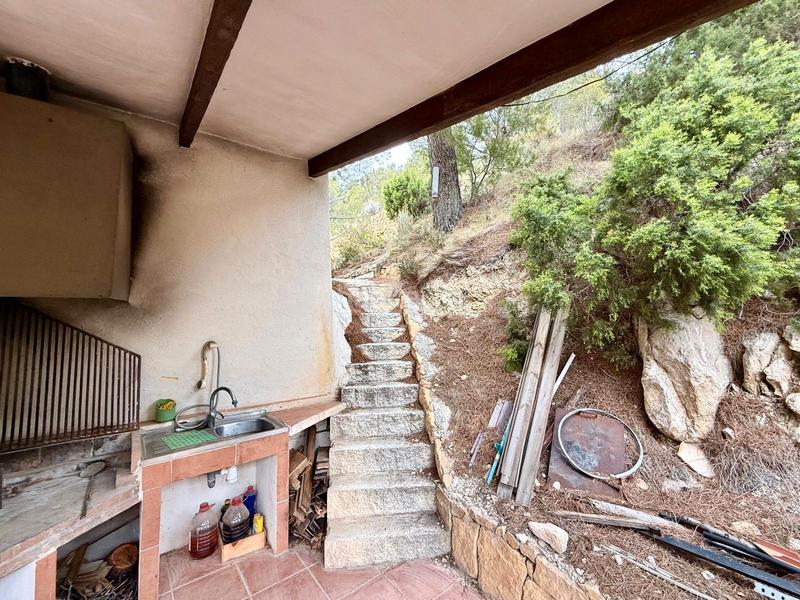 Foto cbae17e3-e7f8-4076-8bc2-0061044e00dd. Masia amb xemeneia calefacció a Sella