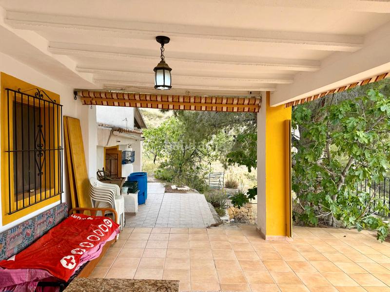 Foto e32ad2e9-c5fc-4b12-a66e-e730c8a75e41. Masia amb xemeneia calefacció a Sella