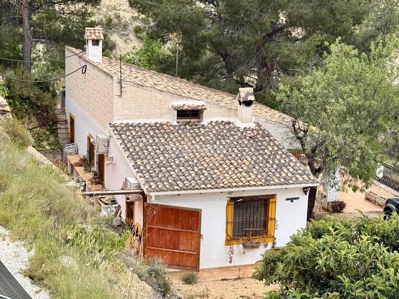 Foto f401698b-4e28-4294-9a3f-3bf3fa9d8050. Masia amb xemeneia calefacció a Sella