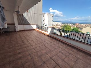 Casa  Avinguda els pavos. Los pavos. casa que en sus 214 m2 de planta baja y primera. tien