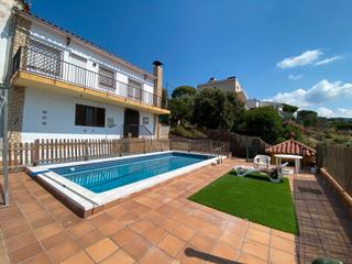 Xalet  Carrer de l'orquídea. Casa con piscina