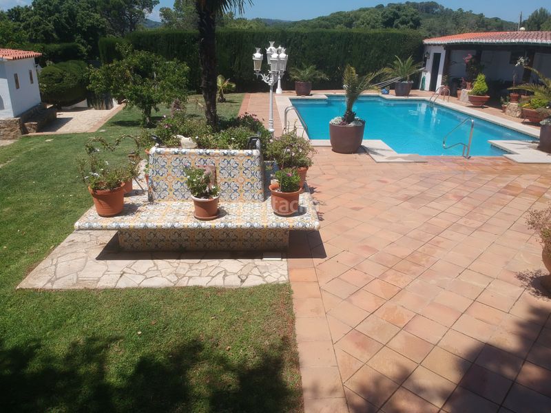 Foto ea92be42-87b4-4c20-8c8e-604bbb193eb1. Xalet amb xemeneia calefacció aparcament piscina a Lloret de Mar