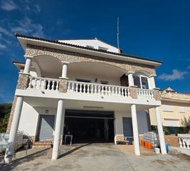 Xalet  Carrer pineda. Torre con apartamento, buhardilla y garaje