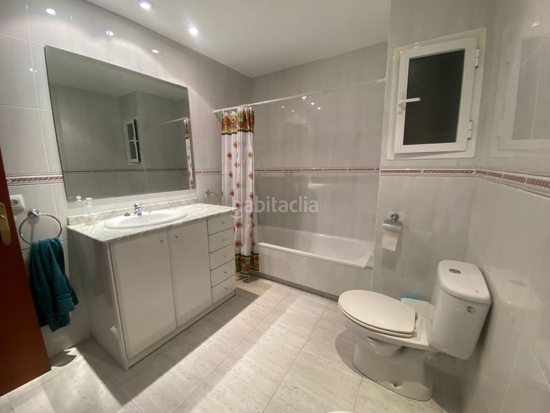Foto 122acb02-7162-4f53-be7a-a23d4ec29916. Edificio  3 plantas y garaje en residencial Blanes - vistamar Blanes