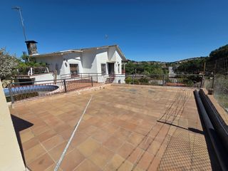 Chalet  Carrer llebre. Ma�anet residencial park. torre de 294 m2 en 2 viviendas.