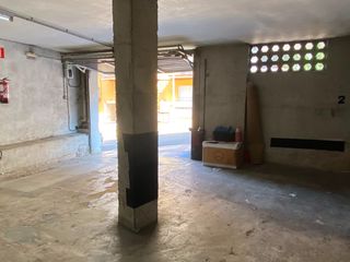 Autoparkplatz  Carrer de mont-ferrant 6. Parquing amplio y cómodo acceso